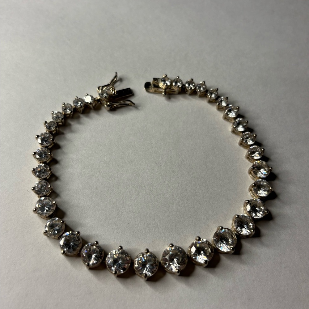 Elegant Silver Bracelet with Clear Stones